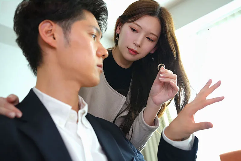 Bà xã đi đi chơi, gã chồng ở nhà bị nhỏ em vợ yêu gạ xxx không trượt phát nào